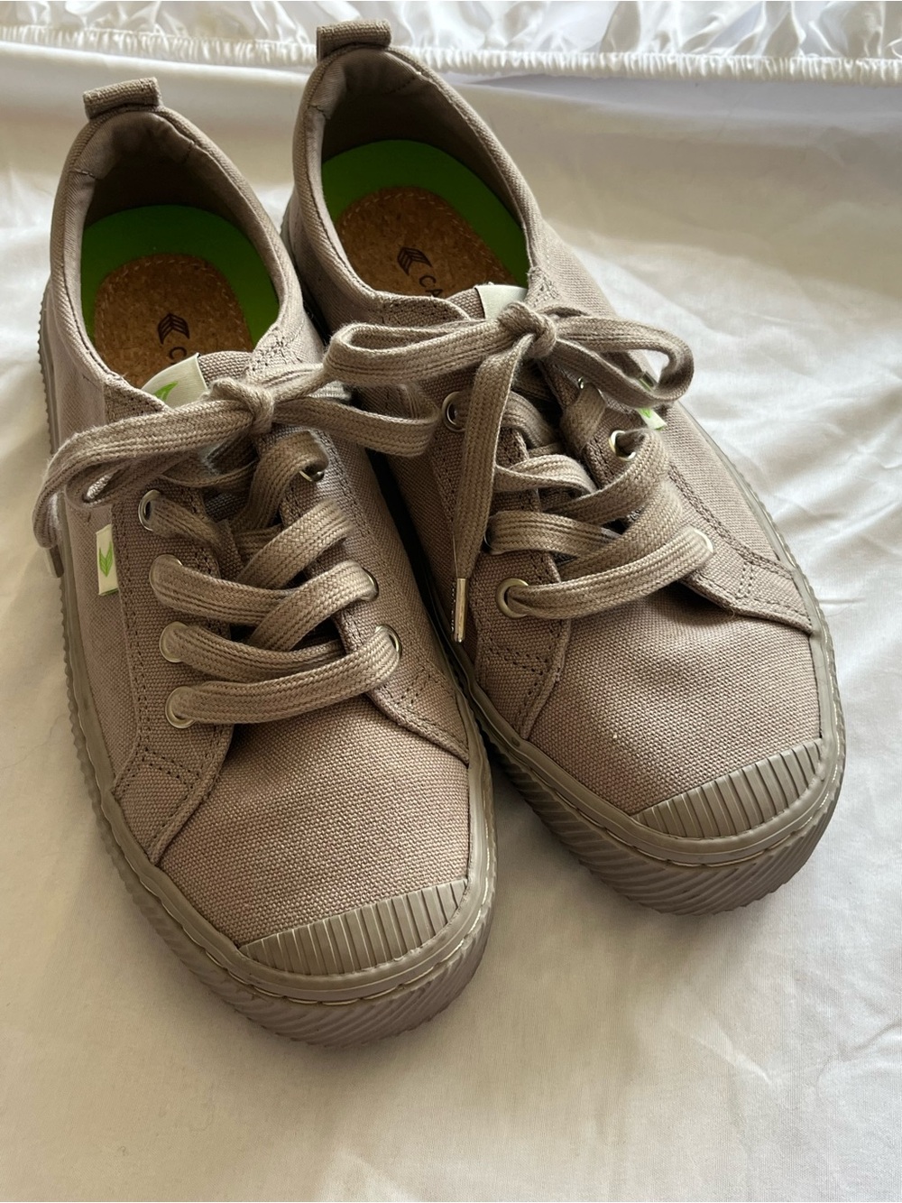 Cariuma Taupe Canvas Lace-Up Oca Sneakers Cap Toe Womens 7.5